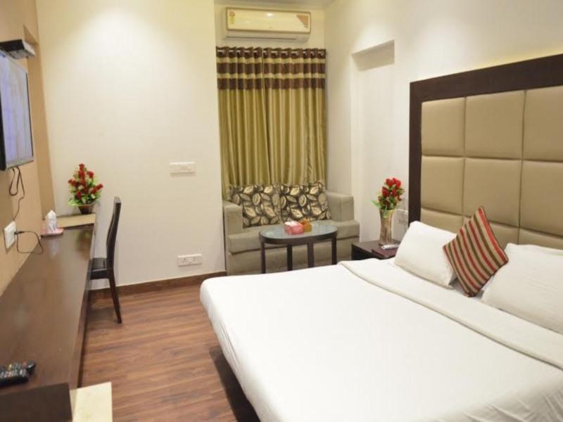Hotel Vipul Grand Gurgaon Dış mekan fotoğraf