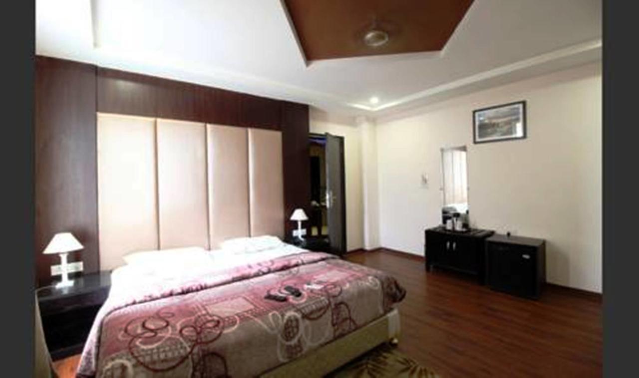 Hotel Vipul Grand Gurgaon Dış mekan fotoğraf