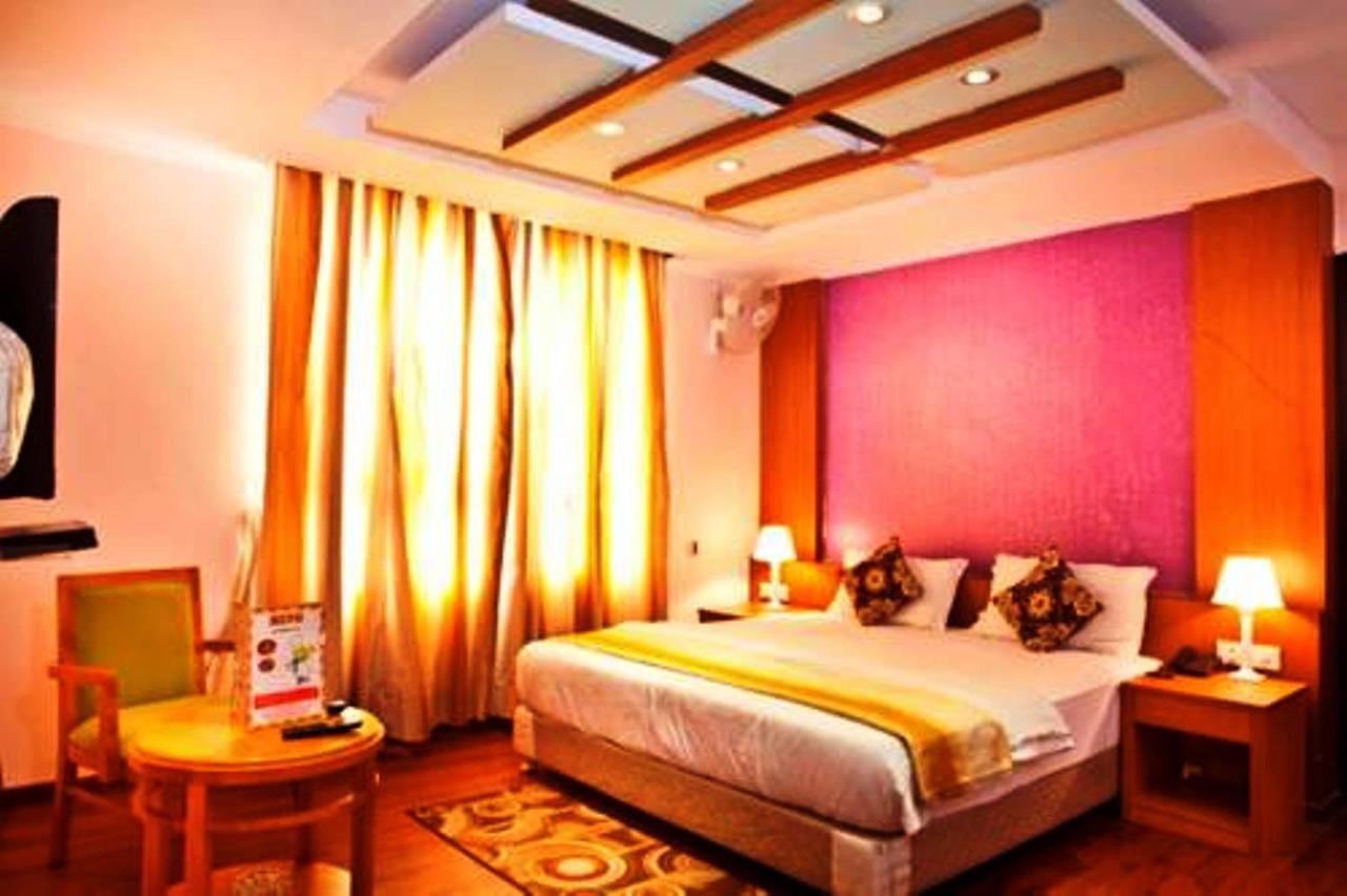 Hotel Vipul Grand Gurgaon Dış mekan fotoğraf