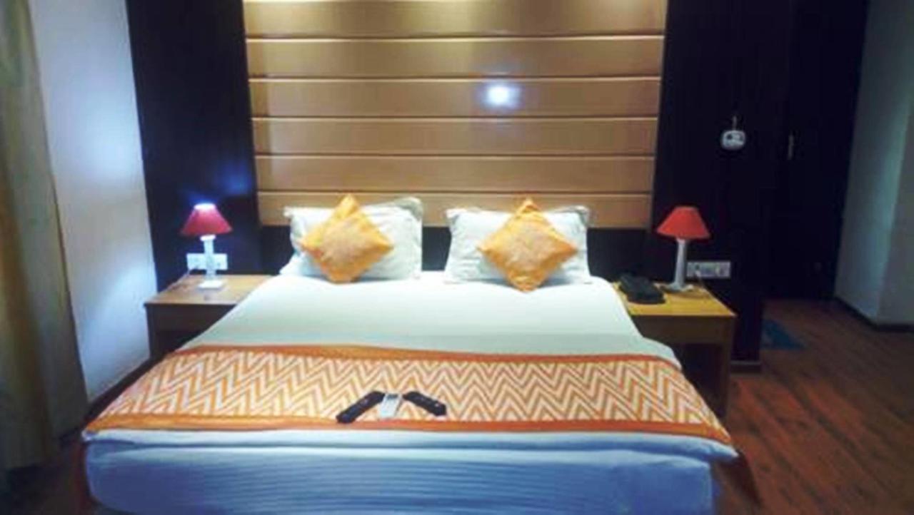 Hotel Vipul Grand Gurgaon Dış mekan fotoğraf