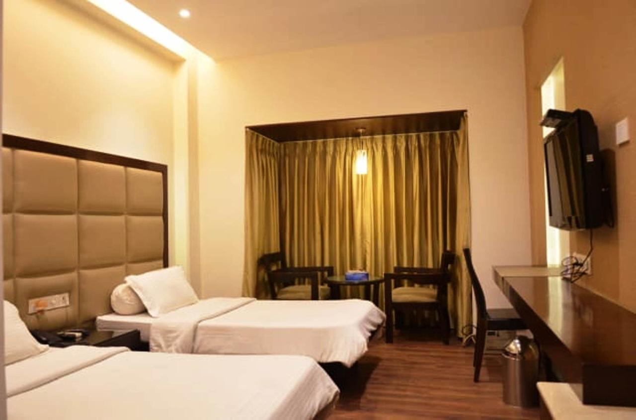 Hotel Vipul Grand Gurgaon Dış mekan fotoğraf