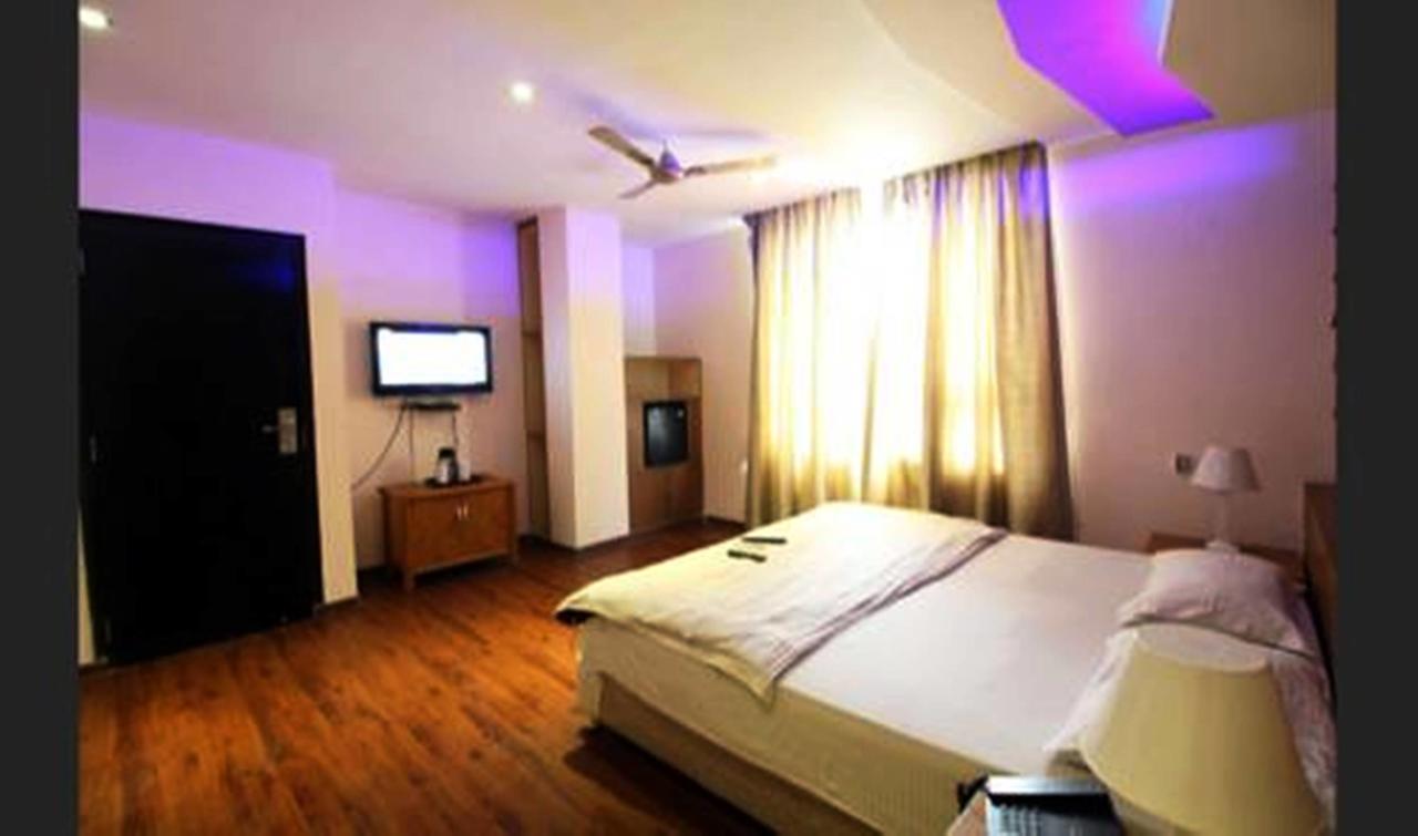 Hotel Vipul Grand Gurgaon Dış mekan fotoğraf