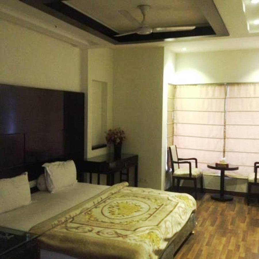 Hotel Vipul Grand Gurgaon Dış mekan fotoğraf