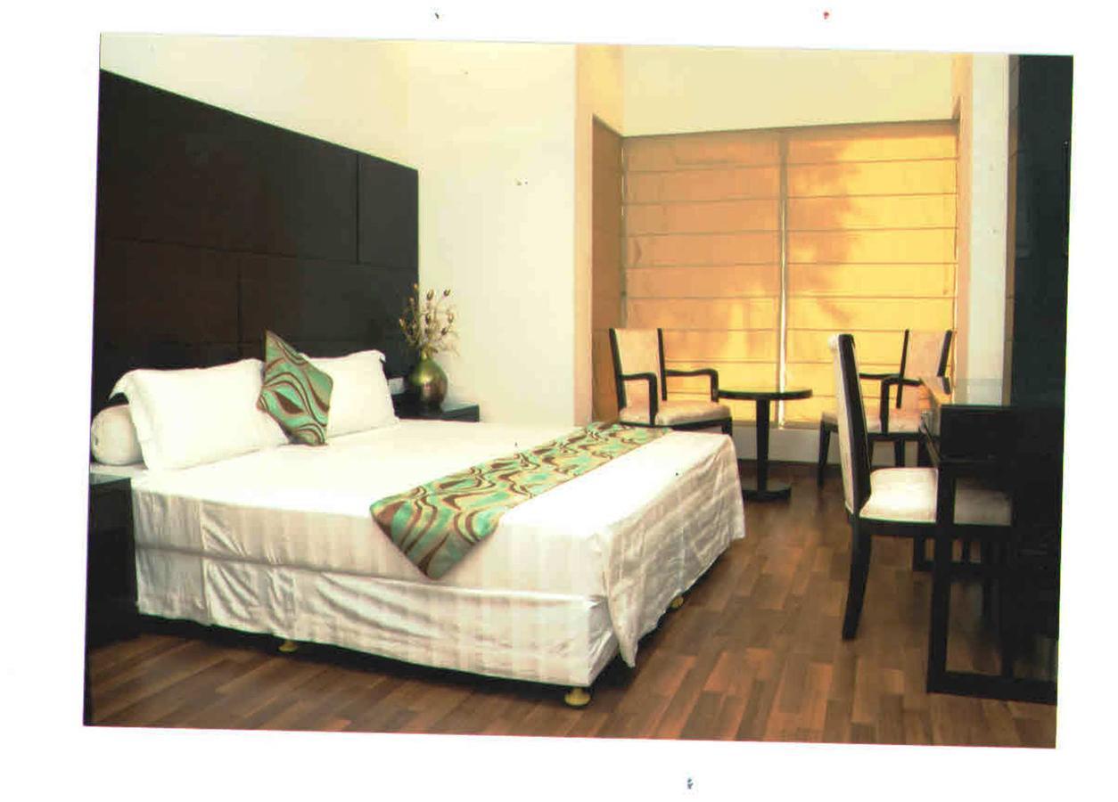 Hotel Vipul Grand Gurgaon Dış mekan fotoğraf