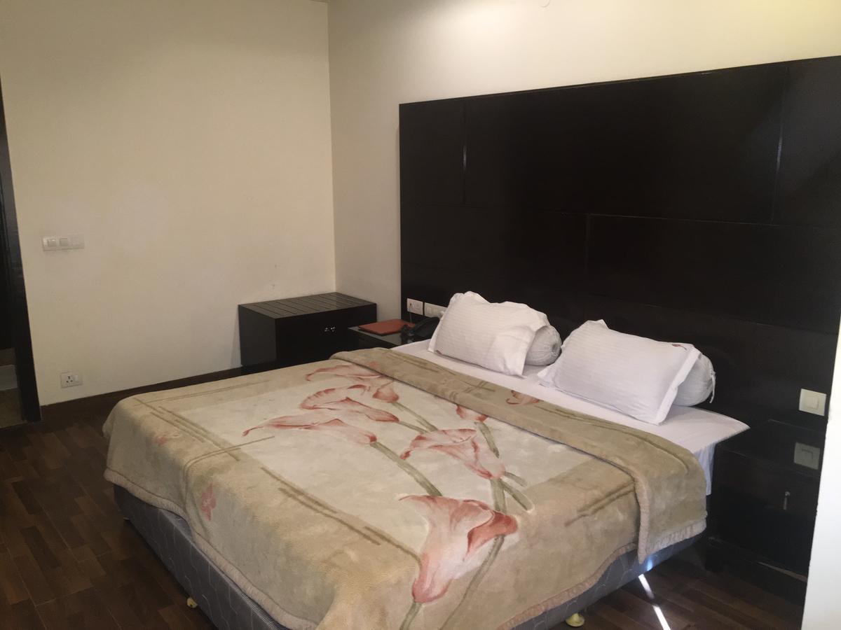 Hotel Vipul Grand Gurgaon Dış mekan fotoğraf