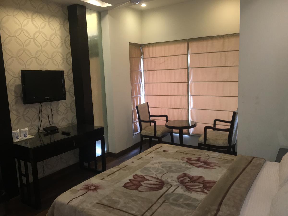 Hotel Vipul Grand Gurgaon Dış mekan fotoğraf